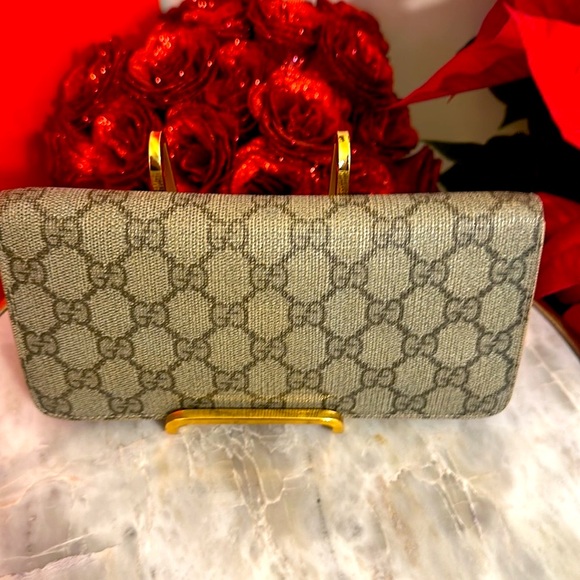 Gucci Beige Monogram Long Zipper bifold wallet in good condition - Picture 4 of 16